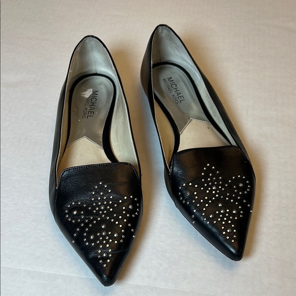 MICHAEL KORS BLACK POINTY TOE LEATHER STUDDED FLATS 8 - Picture 1 of 16